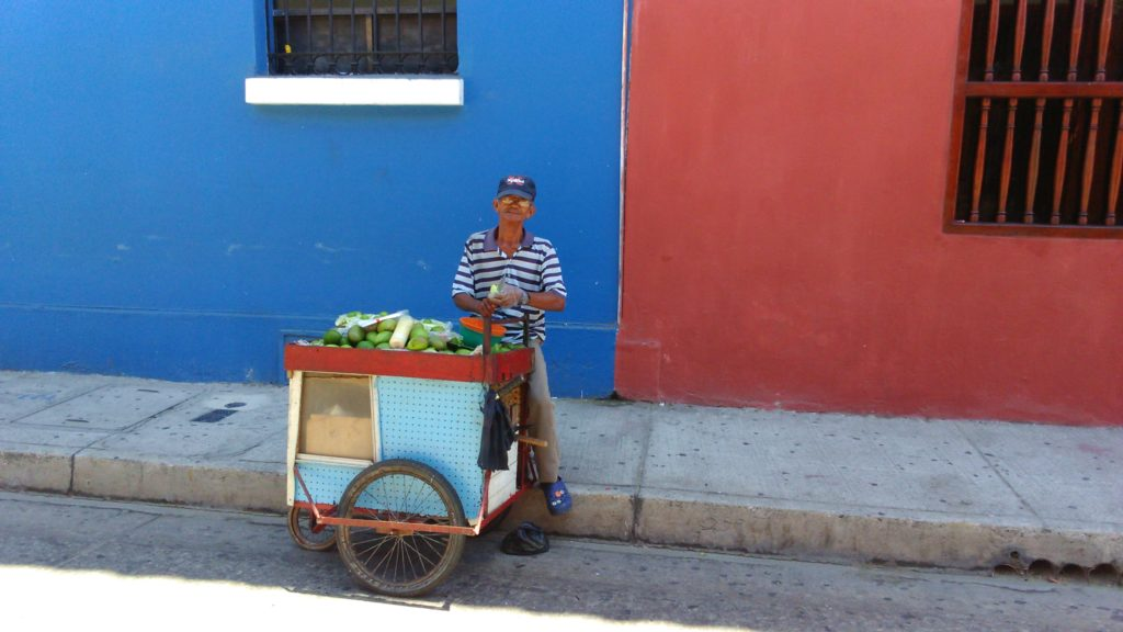 Venditore ambulante di mango di Cartagena