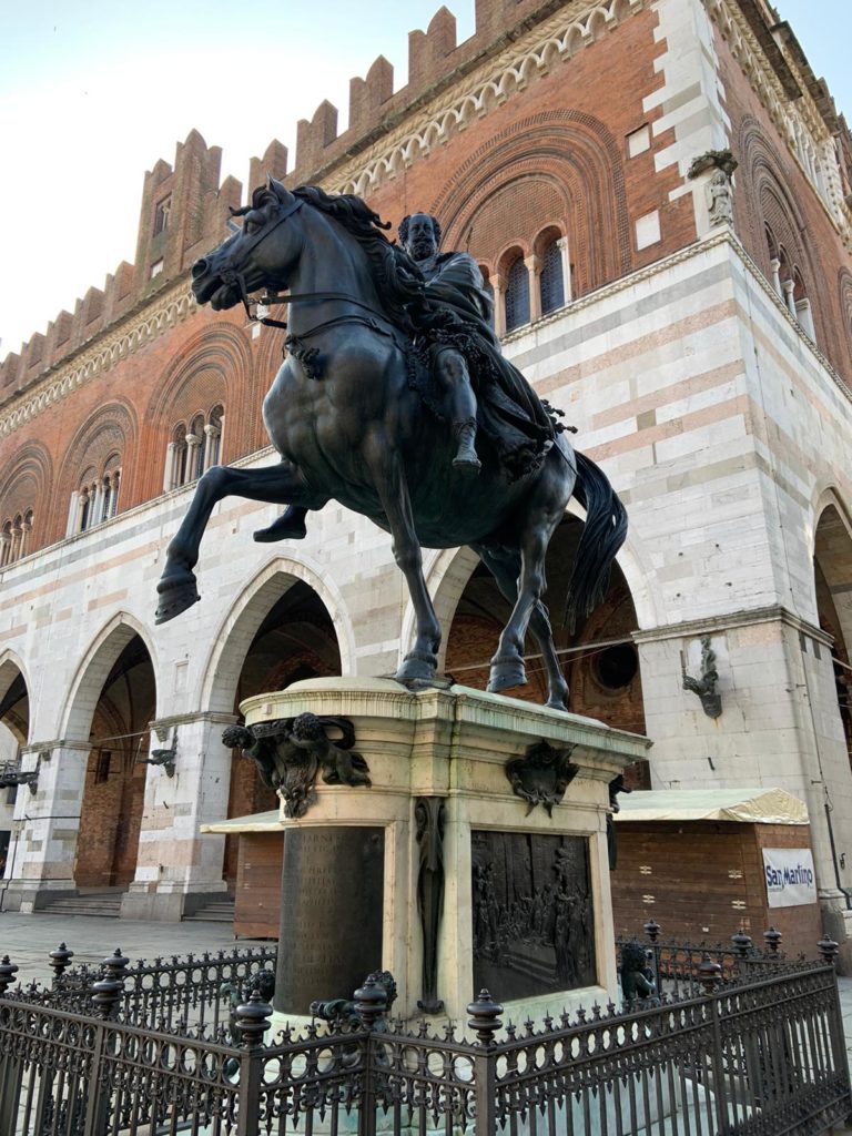 Piazza Cavalli a Piacenza