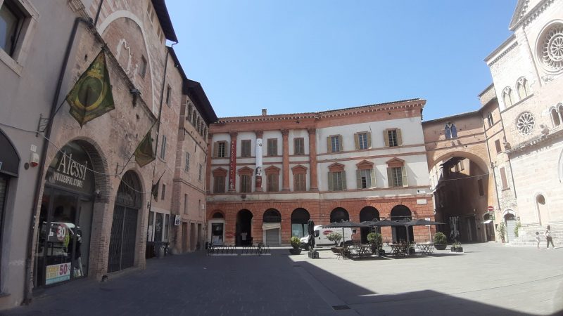 Palazzo Trinci a Piazza della Repubblica di Foligno